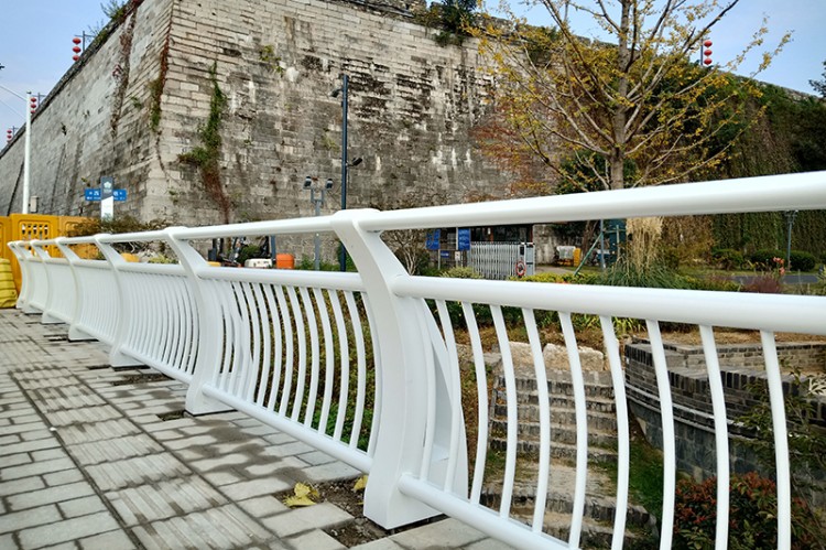 鋁合金護(hù)欄