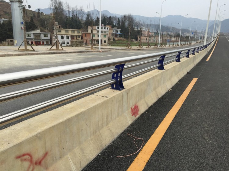 不銹鋼復(fù)合管護欄