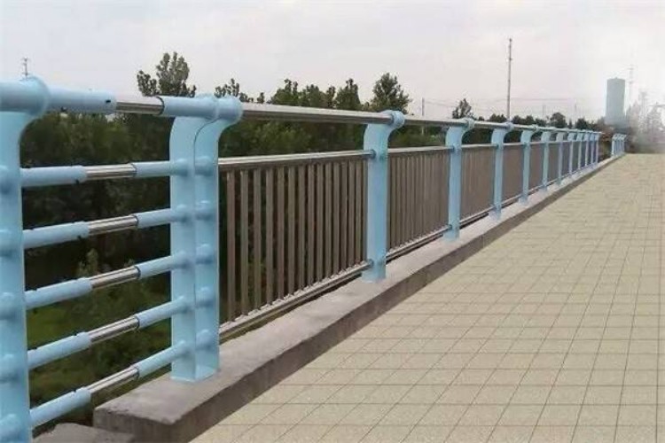 不銹鋼復(fù)合管護(hù)欄