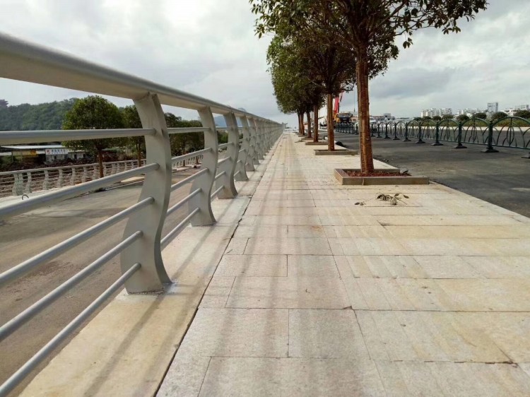 不銹鋼護(hù)欄