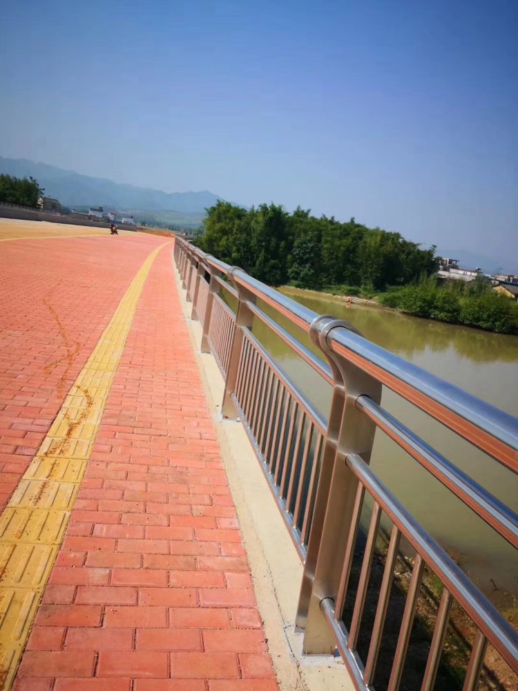 不銹鋼護(hù)欄